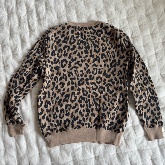 J Crew women’s Merino wool crewneck sweatshirt in leopard - Picture 4 of 4